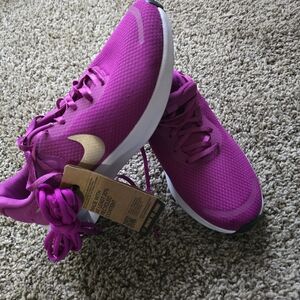 Nike Women's Fuchsia and Gold Sneakers
